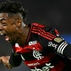 Flamengo vai do brilho à apatia e Internacional leva decisão ao Beira Rio