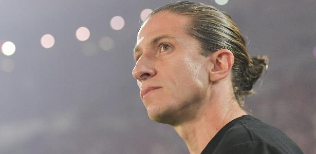 Filipe Luís tem dez dias para arrumar a casa no Flamengo, diz Mauro Cezar