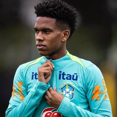 Estevão durante treino da seleção brasileira na Coreia do Sul Estevão durante treino da seleção brasileira na Coreia do Sul