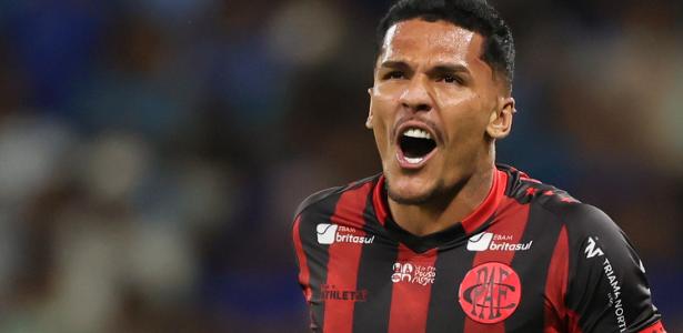 Pouso Alegre surpreende e vence Cruzeiro em estreia de Tite no Mineirão.