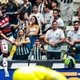 Flamengo passeia com direito a gola&ccedil;o de Plata e amplia crise no Galo