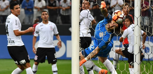 Cássio não conseguiu evitar gol contra de Romero  - AFP PHOTO / NELSON ALMEIDA