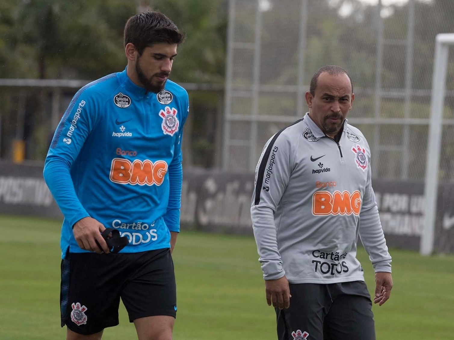 Zagueiro volta a treinar, e Carille confirma Corinthians para o