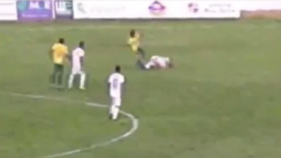 Jogador do Oeirense caiu desmaiado no gramado após choque - Reprodução/Instagram