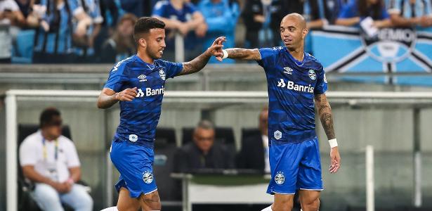 Tricolor entra no G4 | Com gol contra do CSA, Grêmio faz 2 a 1 na Arena em Porto Alegre