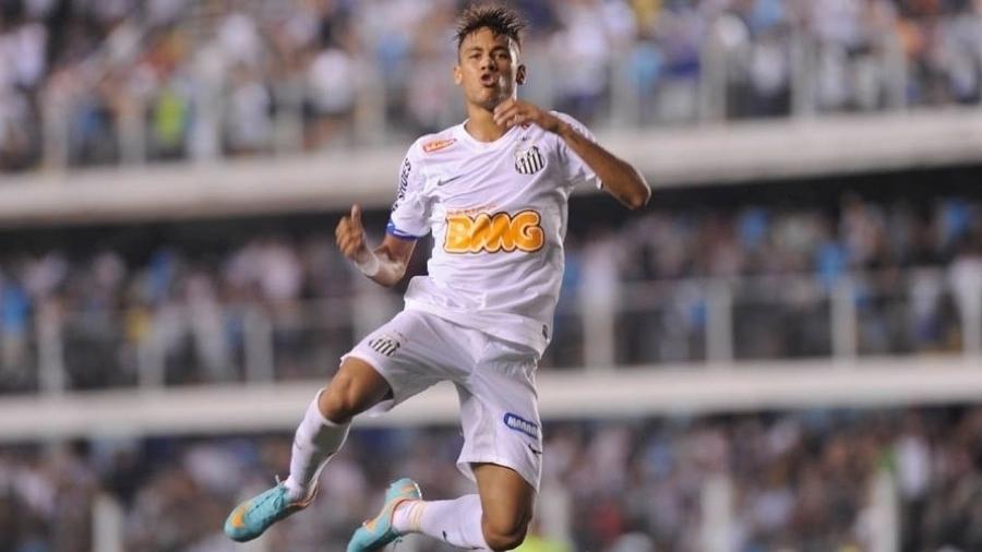 Neymar comemora gol pelo Santos, na época em que jogava pelo time da Vila Belmiro - Junior Lago/UOL