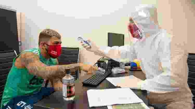 Médico do Flamengo realiza exames nos atletas - Alexandre Vidal/CRF