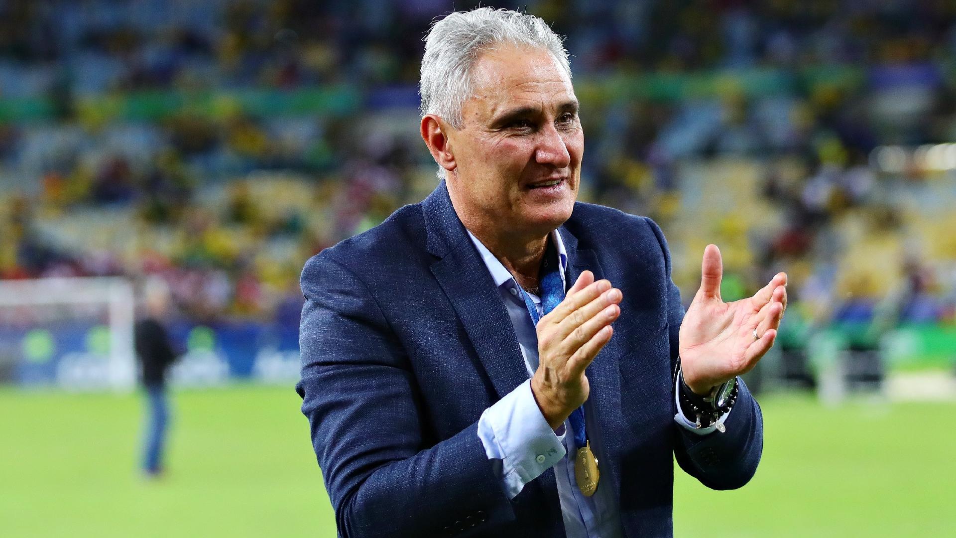 Técnico Tite comemora conquista da Copa América de 2019 pela seleção brasileira