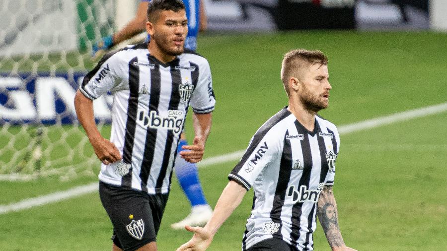 Sasha comemora seu gol marcado contra a Tombense, no jogo de ida da final do Campeonato Mineiro - Alessandra Torres/AGIF