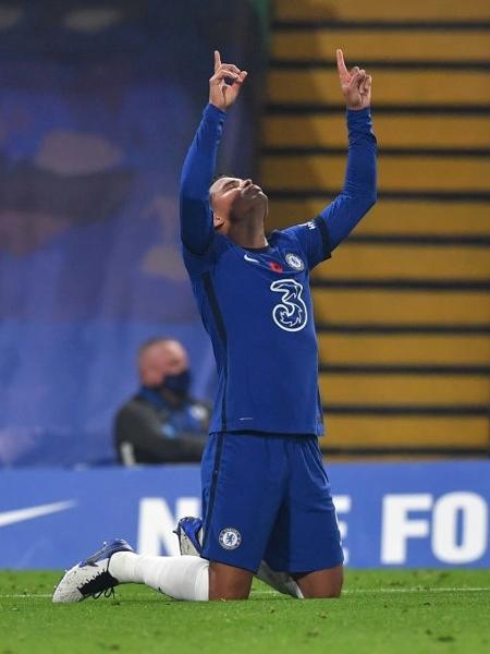 Thiago Silva comemora gol do Chelsea sobre o Sheffield United - Getty Images