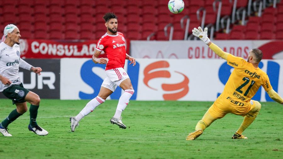 Yuri Alberto marca pelo Inter em jogo contra o Palmeiras, no Brasileirão - Fernando Alves/AGIF