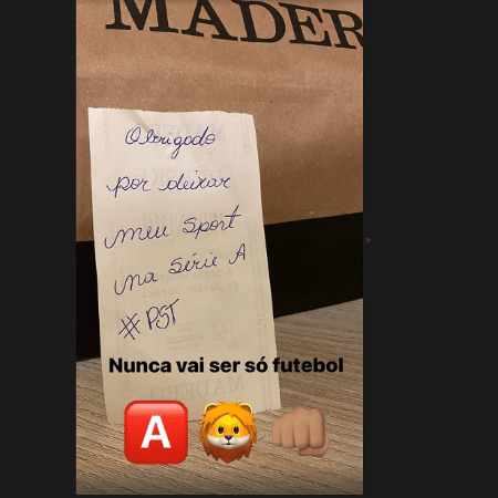 Jair Ventura mostra bilhete que recebeu do torcedor Sport que entregou seu lanche - Reprodução/Instagram