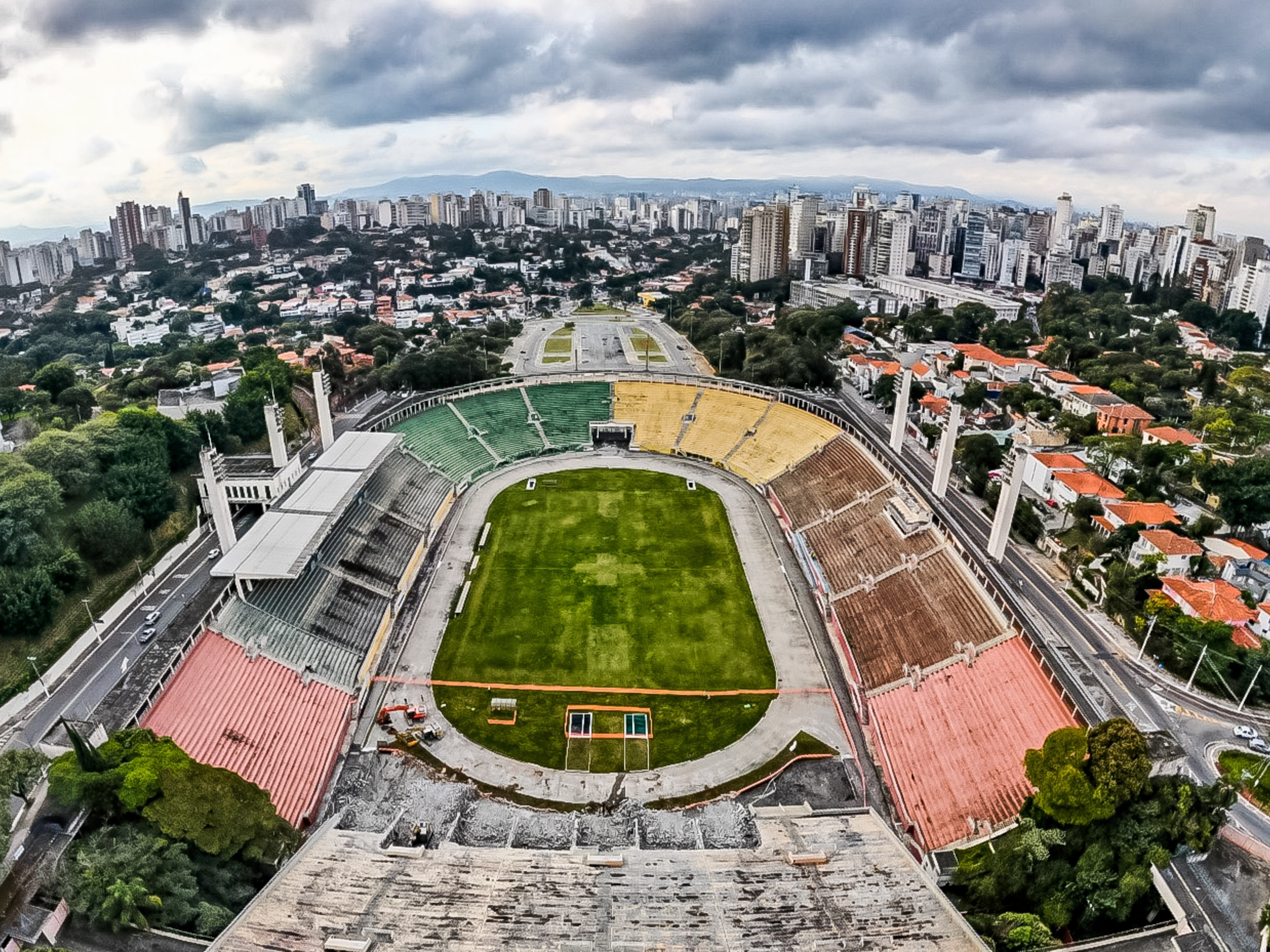 Prefeito rejeita entregar praça Charles Miller à concessionária do Pacaembu