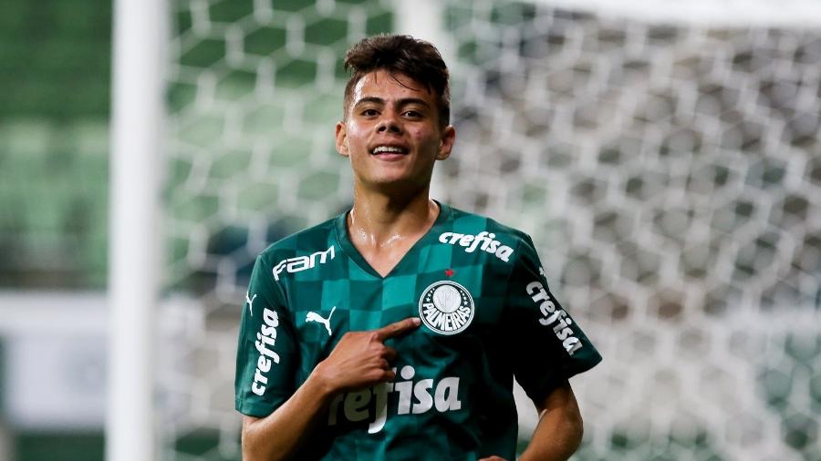 Jhonatan, meia da base do Palmeiras, comemora seu primeiro gol pelo clube  - Fabio Menotti/ Palmeiras 