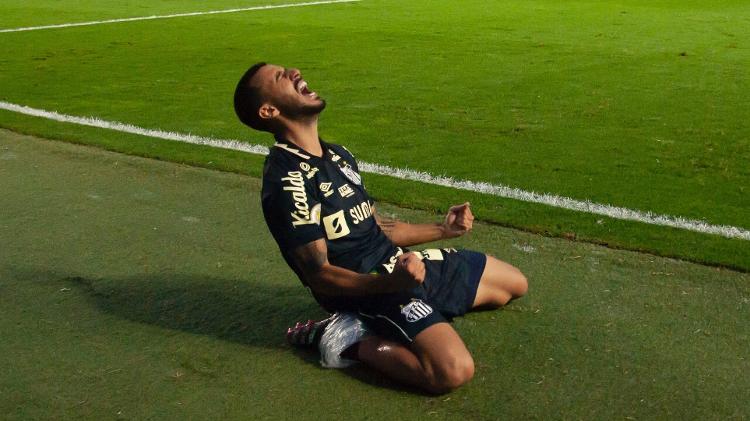 Camacho comemora gol contra o Grêmio, na Vila Belmiro - Ivan Storti - Ivan Storti