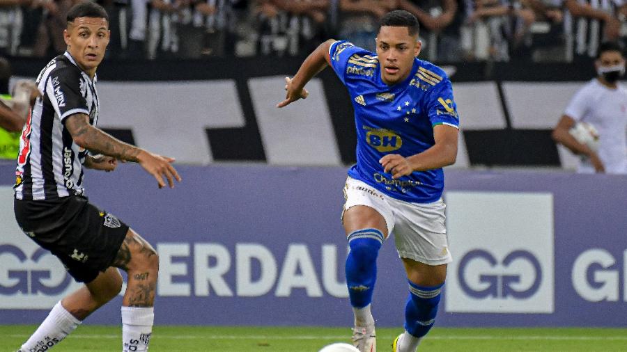 Vitor Roque, do Cruzeiro, contra o Atlético-MG - GLEDSTON TAVARES/FRAMEPHOTO/ESTADÃO CONTEÚDO