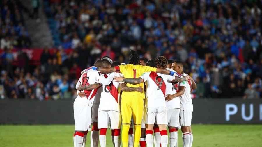 Jogadores do Peru se reúnem antes da partida diante do Uruguai - Reprodução/Twitter/Seleção Peruana