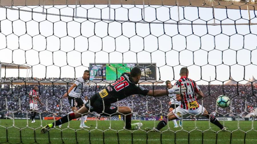 Corinthians venceu 10 jogos e empatou cinco com o São Paulo na Neo Química Arena - Alexandre Schneider/Getty Images