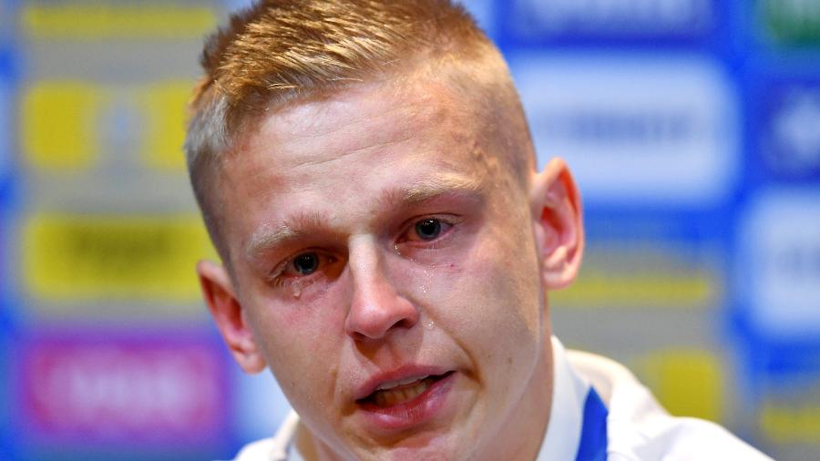 Oleksandr Zinchenko, da seleção ucraniana, chora em coletiva antes de jogo contra a Escócia pela repescagem das Eliminatórias - Mark Runnacles/Getty Images