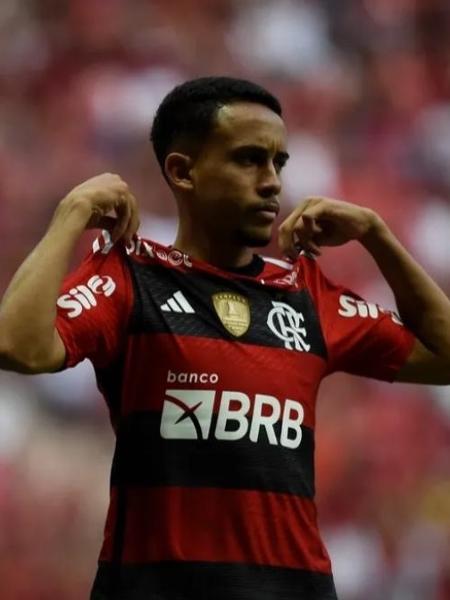 Matheus Gonçalves pode deixar o Flamengo nesta janela de transferências