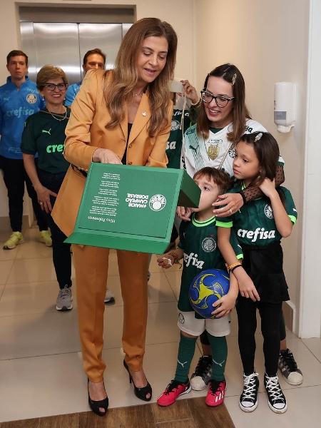 Leila com esposa e filhos do Dr. Gustavo Maglioca, homenageado pelo Palmeiras - Cesar Greco/Palmeiras