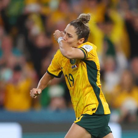 Katrina Gorry, da Austrália, comemora gol de pênalti nas quartas da Copa feminina