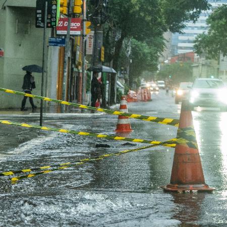 Porto Alegre registrou pontos de alagamento durante chuvas ocorridas nesta terça-feira (30) - EVANDRO LEAL/ENQUADRAR/ESTADÃO CONTEÚDO