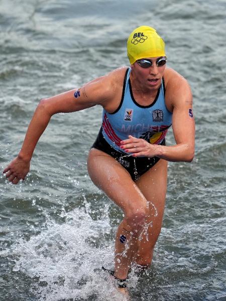 Claire Michel durante a prova individual do triatlo nas Olimpíadas de Paris-2024