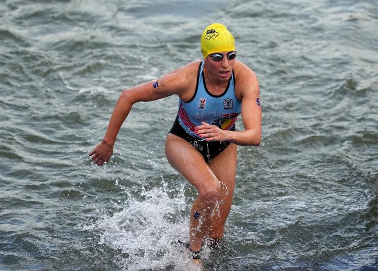 Claire Michel durante a prova individual do triatlo nas Olimpíadas de Paris-2024