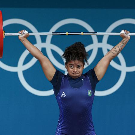 Laura Amaro, do Brasil, durante o levantamento de peso nas Olimpíadas de Paris