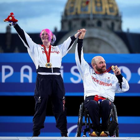 Jodie Grinham e Nathan MacQueen ganharam a medalha de ouro no tiro com arco nas Paralimpíadas