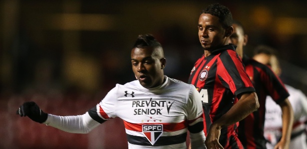 Kelvin sofreu estiramento e pode não defender mais o São Paulo - Julia Chequer/Folhapress