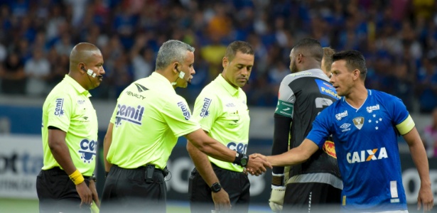 Henrique é capitão do Cruzeiro sob a batuta de Mano Menezes - Washington Alves/Light Press/Cruzeiro