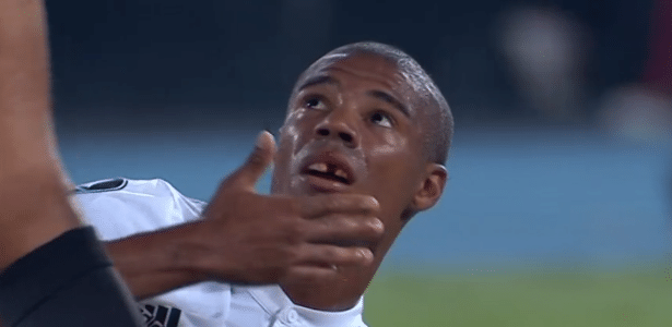 O meia De La Cruz perdeu um dente em dividida com Jonas durante Flamengo x River Plate pela Libertadores - Reprodução/SporTV - Reprodução/SporTV