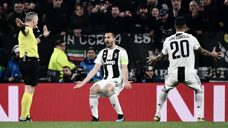 Chiellini reclama - Marco Bertorello/AFP - Marco Bertorello/AFP