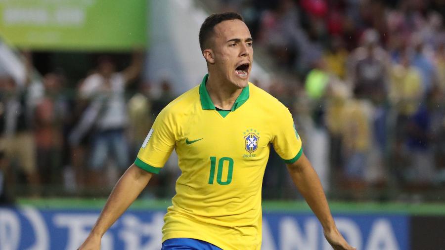 João Peglow foi destaque da seleção brasileira no Mundial sub-17 e renovou com Inter - SERGIO MORAES/REUTERS