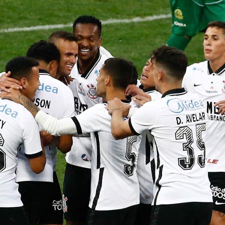 Jogadores do Corinthians comemoram gol de Ederson contra o Mirassol pelo Campeonato Paulista - Marcello Zambrana/AGIF