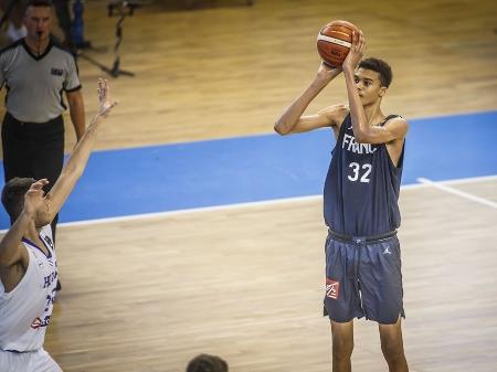 Os jogadores de basquete mais altos do mundo, Esportes