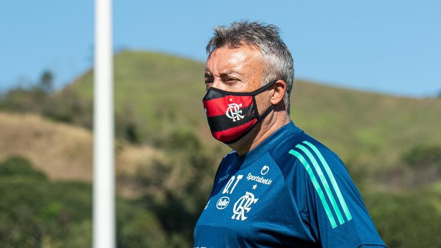 Técnico Domènec Torrent durante treino do Flamengo - Alexandre Vidal/Flamengo