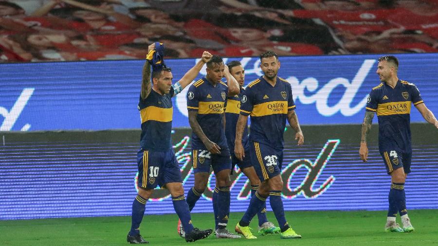 Tevez celebra gol pelo Boca Juniors contra o Inter, no Beira-Rio, pela Libertadores - Fernando Alves/AGIF