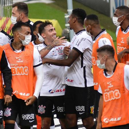 Gustavo Mosquito e Jô comemoram gol do Corinthians sobre o Fluminense, no Brasileirão 2020 - Bruno Ulivieri/AGIF