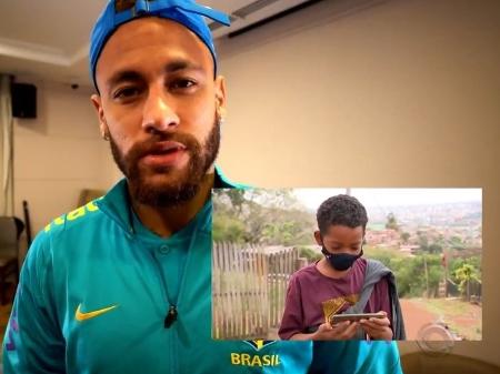 Neymar Da Autografo E Realiza Sonho De Jovem Vendedor De Pano De Prato