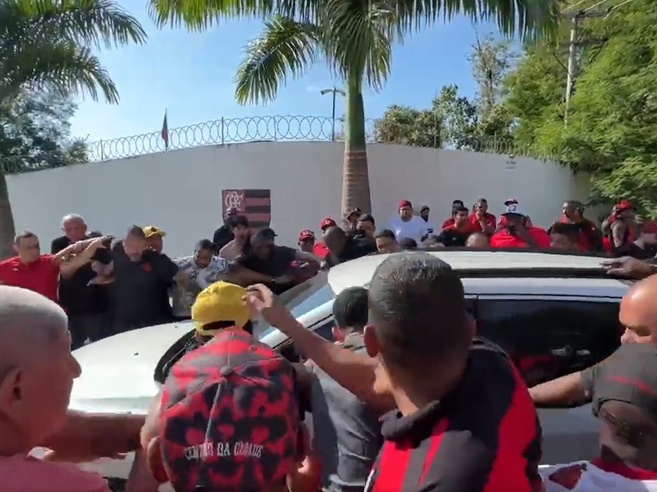 Corinthians e Flamengo são responsáveis por violência contra seus jogadores