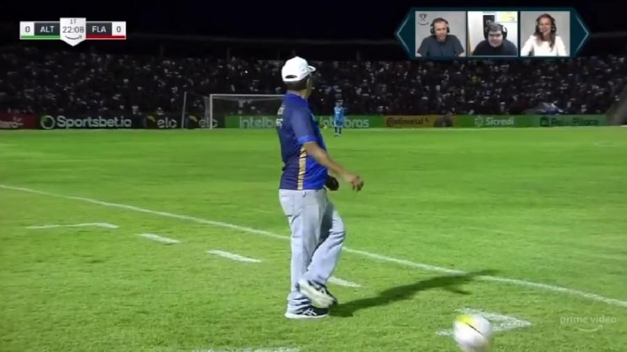 Francisco Diá, técnico do Altos-PI, fez lance de Ronaldinho Gaúcho em jogo contra o Flamengo - Reprodução/Prime Video