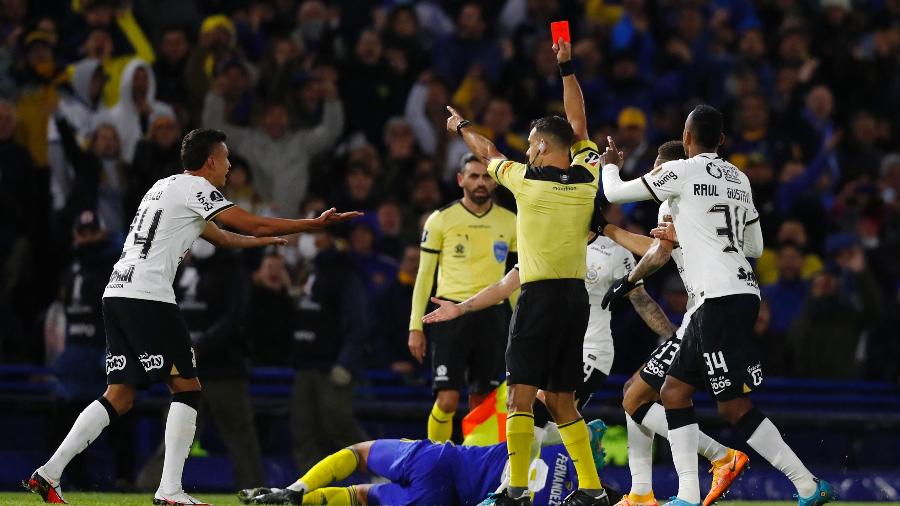 Cantillo foi expulso durante o 2° tempo de Boca Juniors x Corinthians, jogo válido pela Libertadores - Agustin Marcarian/Reuters