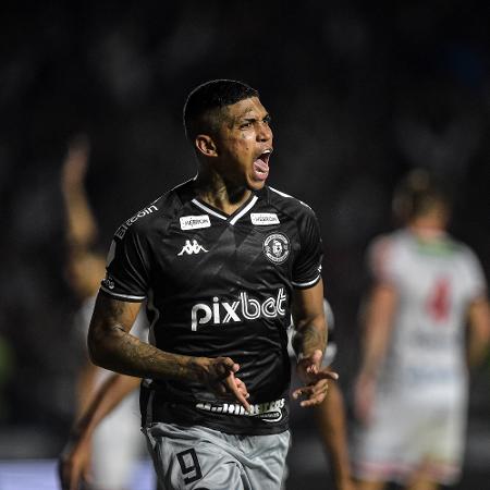 Raniel, do Vasco, comemora gol contra o Ituano pela Série B do Brasileirão - Thiago Ribeiro/AGIF