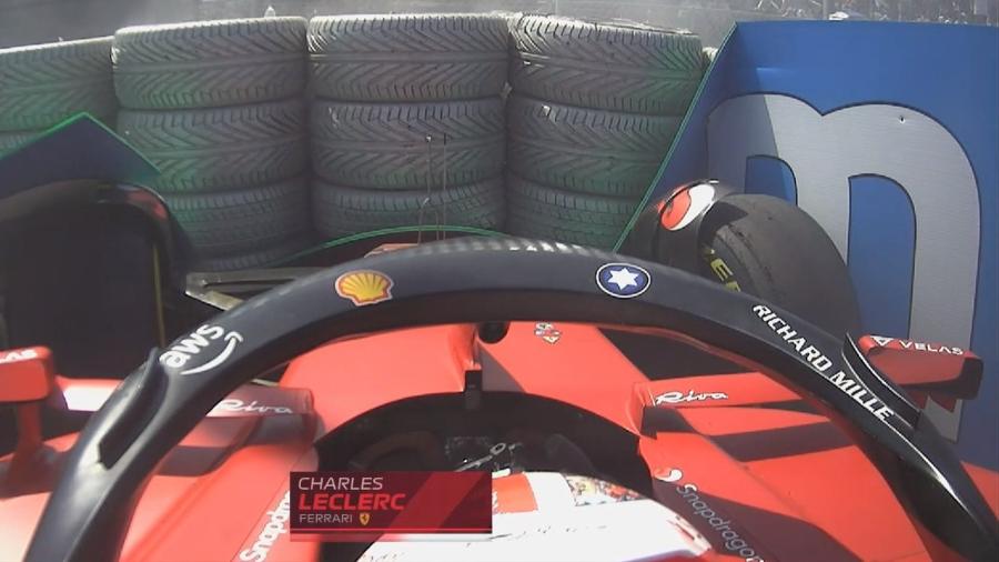 Charles Leclerc preso na barreira de pneus após bater na 18ª volta do GP da França - Reprodução/F1TV