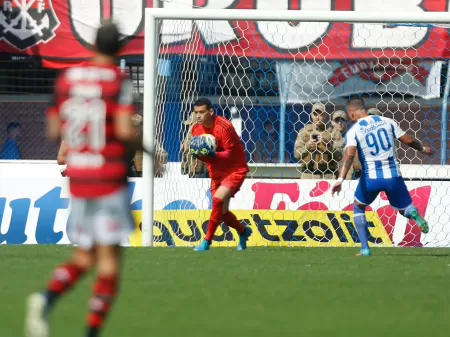 CBF divulga áudio e vídeo do VAR sobre o gol anulado do Flamengo