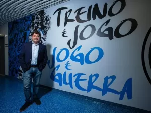 Presidente do Grêmio pede empatia e diz que Brasileirão deveria parar