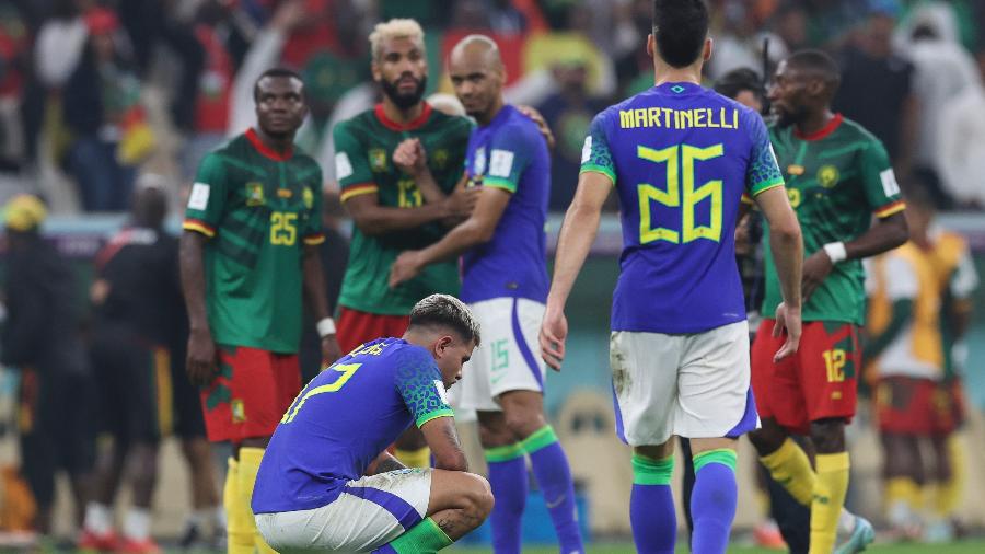 Jogadores do Brasil lamentam derrota do Brasil para Camarões pelo grupo G da Copa do Mundo - Ian MacNicol/Getty Images